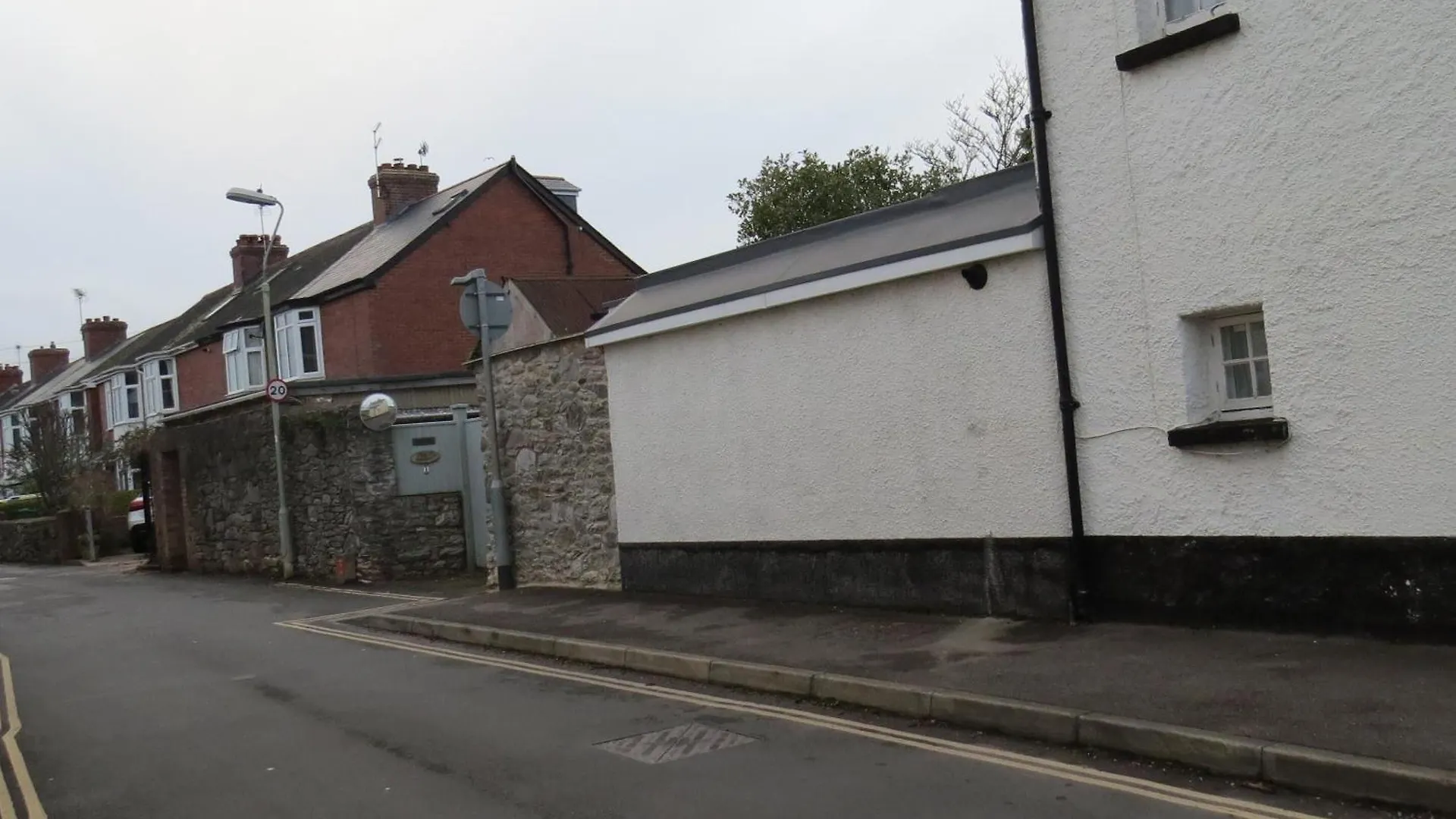 Frog Palace - Secure Parking-Outside Area-Topsham-Exeter-Beach-Chiefs-Wifi