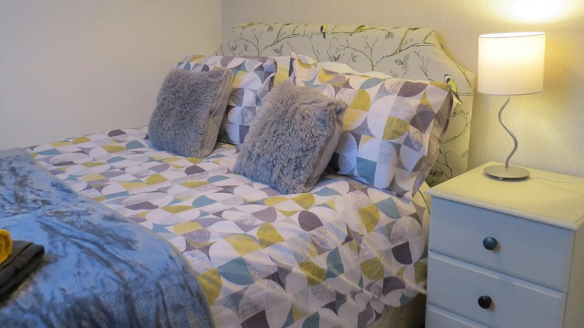 Frog Palace - Secure Parking-Outside Area-Topsham-Exeter-Beach-Chiefs-Wifi Holiday home Topsham