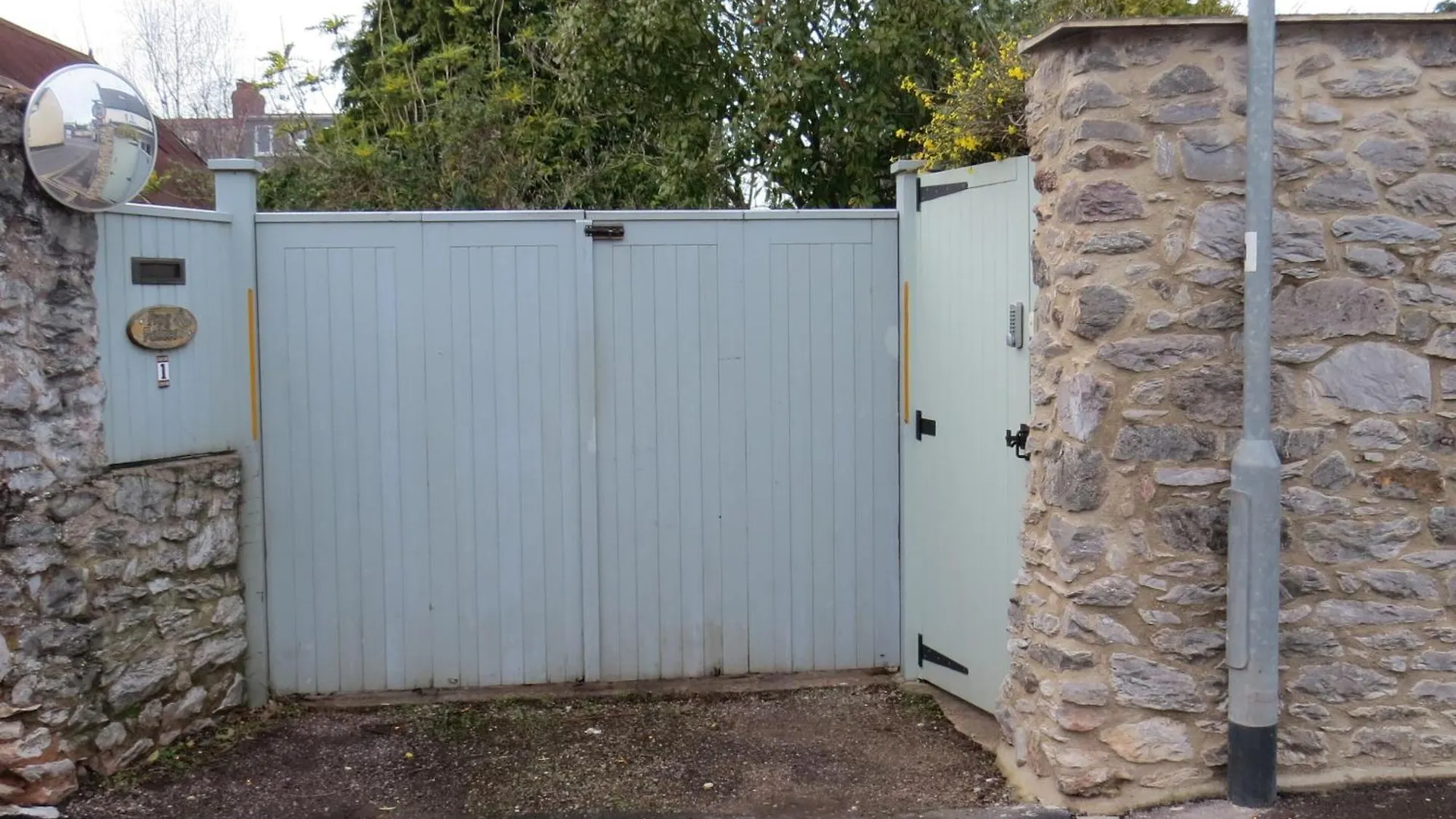Frog Palace - Secure Parking-Outside Area-Topsham-Exeter-Beach-Chiefs-Wifi 0*, Topsham